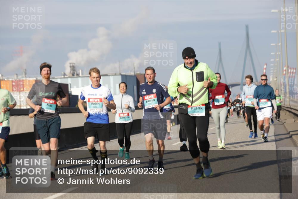 03.10.2025 - Köhlbrandbrückenlauf Jannik Wohlers http://msf.ph/oto/9092339 03.10.2025 09:59:55 Position 3 3048, 3049, 3047, 2724 meine-sportfotos.de