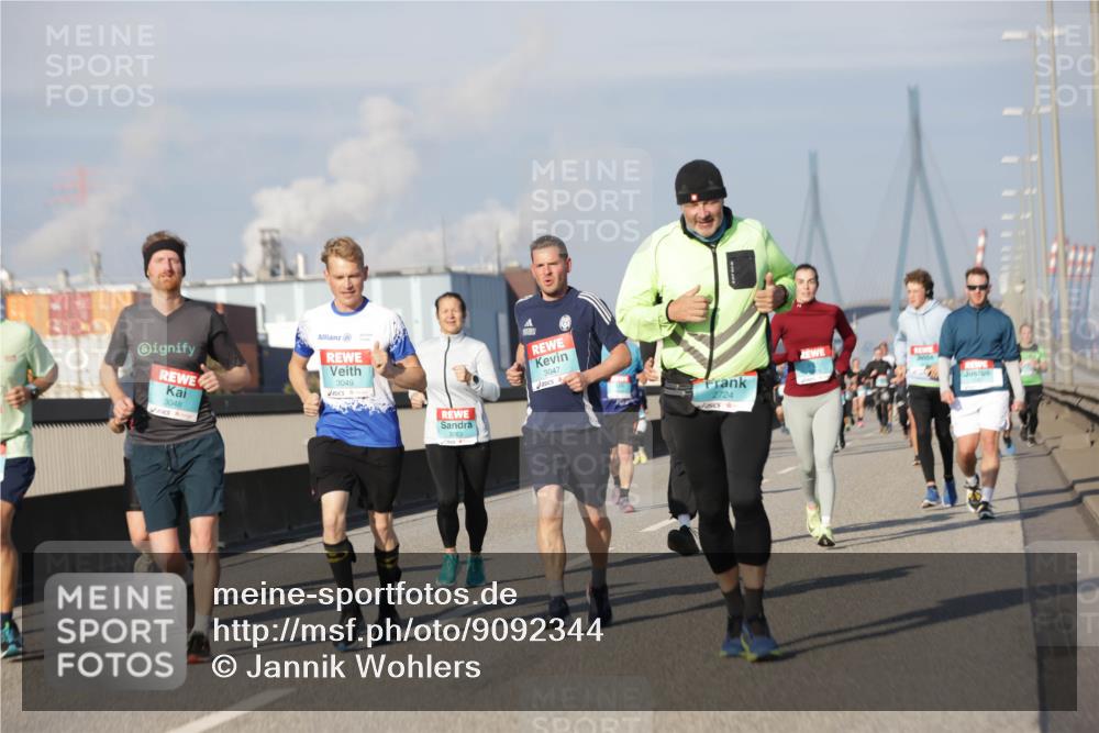 03.10.2025 - Köhlbrandbrückenlauf Jannik Wohlers http://msf.ph/oto/9092344 03.10.2025 09:59:55 Position 3 3048, 3049, 3047, 2724 meine-sportfotos.de