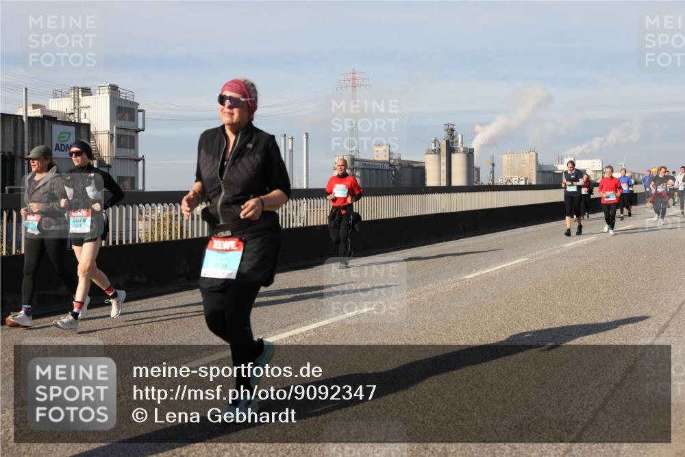 03.10.2025 - Köhlbrandbrückenlauf Lena Gebhardt http://msf.ph/oto/9092347 03.10.2025 10:08:18 Position 2 9737, 3784 meine-sportfotos.de