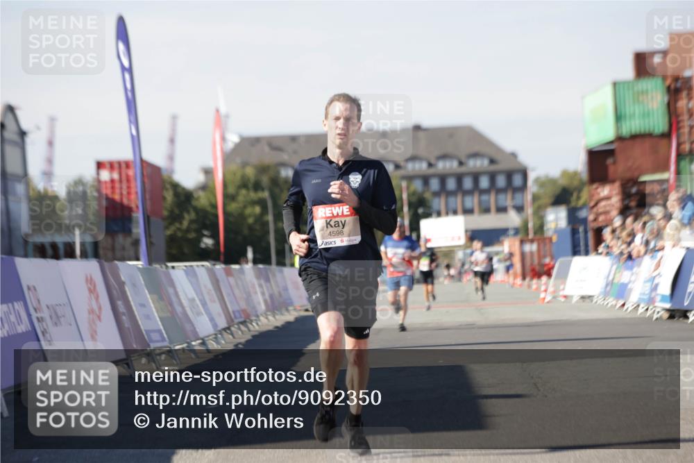 03.10.2025 - Köhlbrandbrückenlauf Jannik Wohlers http://msf.ph/oto/9092350 03.10.2025 12:54:16 Ziel 4598 meine-sportfotos.de