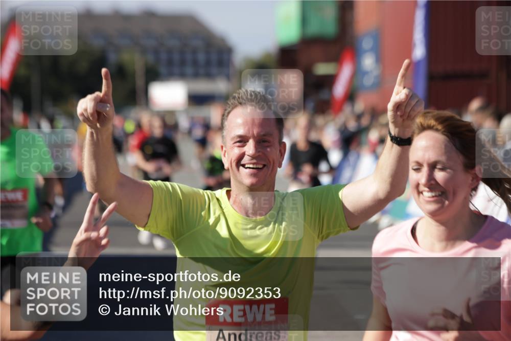 03.10.2025 - Köhlbrandbrückenlauf Jannik Wohlers http://msf.ph/oto/9092353 03.10.2025 13:19:59 Ziel 4376, 4433, 4539, 4721, 5037, 5059, 5175, 5656, 5657, 5658, 5704, 5841, 6068, 6414, 6567, 6568, 6649, 6663 meine-sportfotos.de