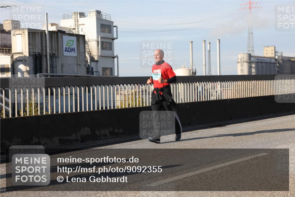 03.10.2025 - Köhlbrandbrückenlauf Lena Gebhardt http://msf.ph/oto/9092355 03.10.2025 10:08:19 Position 2  meine-sportfotos.de