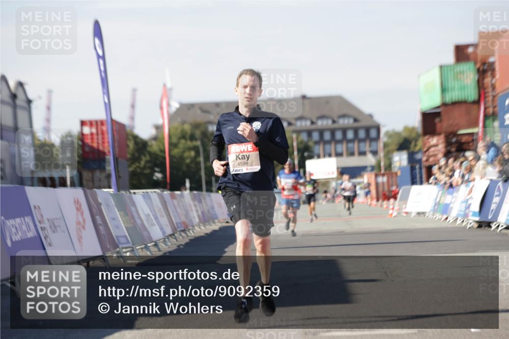 03.10.2025 - Köhlbrandbrückenlauf Jannik Wohlers http://msf.ph/oto/9092359 03.10.2025 12:54:16 Ziel 4598 meine-sportfotos.de