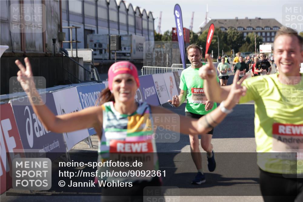 03.10.2025 - Köhlbrandbrückenlauf Jannik Wohlers http://msf.ph/oto/9092361 03.10.2025 13:19:59 Ziel 4376, 4433, 4539, 4721, 5037, 5059, 5175, 5656, 5657, 5658, 5704, 5841, 6068, 6414, 6567, 6568, 6649, 6663 meine-sportfotos.de