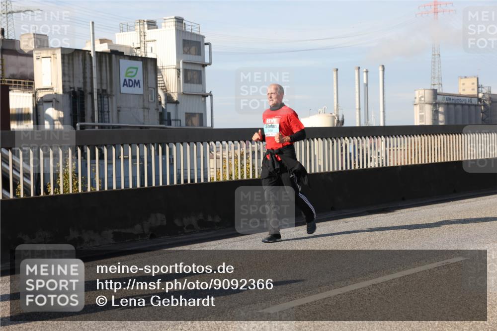 03.10.2025 - Köhlbrandbrückenlauf Lena Gebhardt http://msf.ph/oto/9092366 03.10.2025 10:08:19 Position 2 2468 meine-sportfotos.de