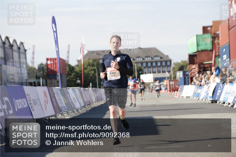 03.10.2025 - Köhlbrandbrückenlauf Jannik Wohlers http://msf.ph/oto/9092368 03.10.2025 12:54:16 Ziel 4598 meine-sportfotos.de