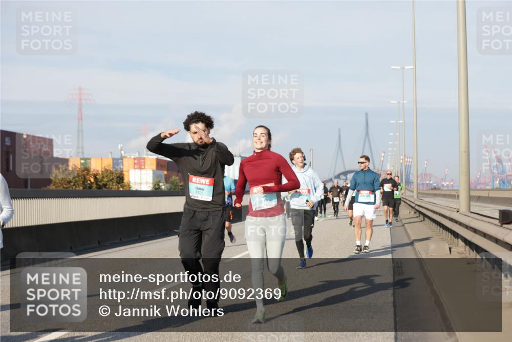 03.10.2025 - Köhlbrandbrückenlauf Jannik Wohlers http://msf.ph/oto/9092369 03.10.2025 10:00:00 Position 3 3725, 3818 meine-sportfotos.de