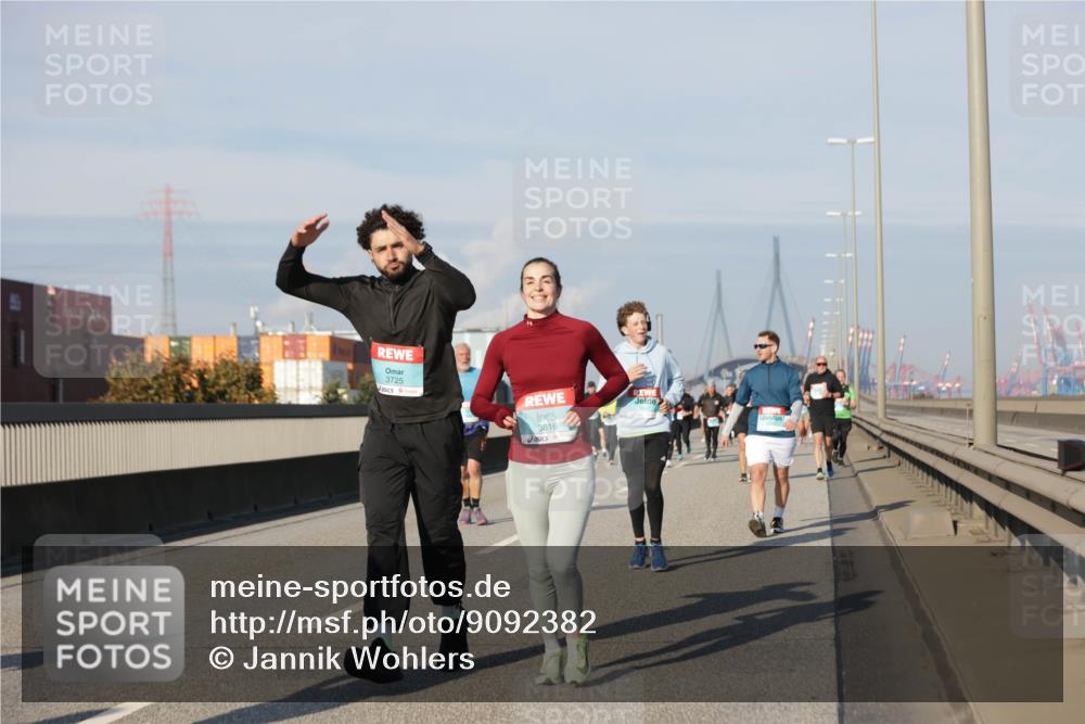 03.10.2025 - Köhlbrandbrückenlauf Jannik Wohlers http://msf.ph/oto/9092382 03.10.2025 10:00:00 Position 3 3725, 3816 meine-sportfotos.de
