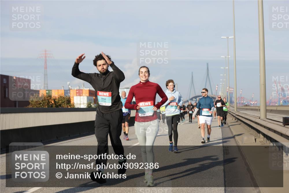 03.10.2025 - Köhlbrandbrückenlauf Jannik Wohlers http://msf.ph/oto/9092386 03.10.2025 10:00:00 Position 3 3725, 3816 meine-sportfotos.de