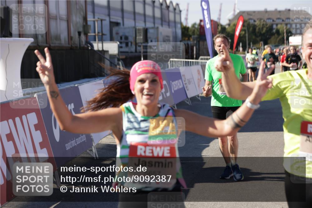 03.10.2025 - Köhlbrandbrückenlauf Jannik Wohlers http://msf.ph/oto/9092387 03.10.2025 13:19:59 Ziel 4376, 4433, 4539, 4721, 5037, 5059, 5175, 5656, 5657, 5658, 5704, 5841, 6068, 6414, 6567, 6568, 6649, 6663 meine-sportfotos.de