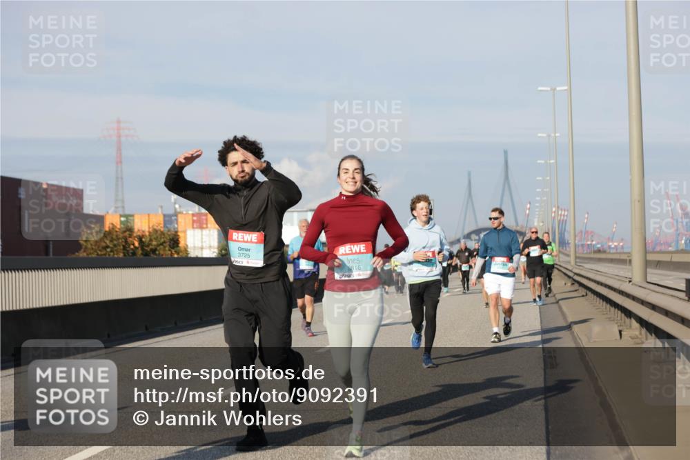 03.10.2025 - Köhlbrandbrückenlauf Jannik Wohlers http://msf.ph/oto/9092391 03.10.2025 10:00:00 Position 3 3725, 8816 meine-sportfotos.de