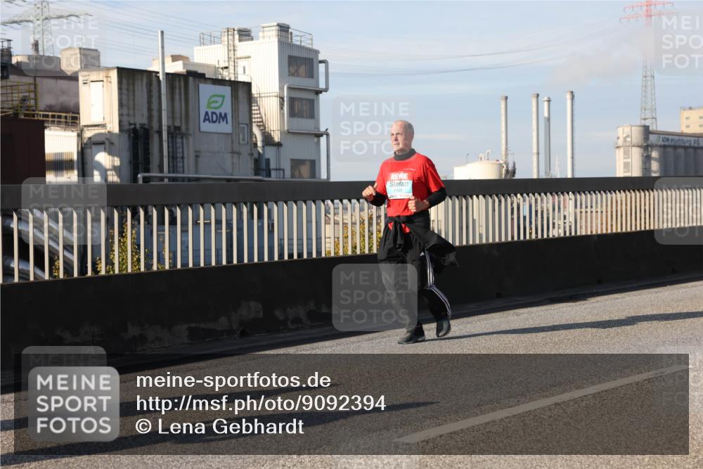 03.10.2025 - Köhlbrandbrückenlauf Lena Gebhardt http://msf.ph/oto/9092394 03.10.2025 10:08:19 Position 2 40 meine-sportfotos.de