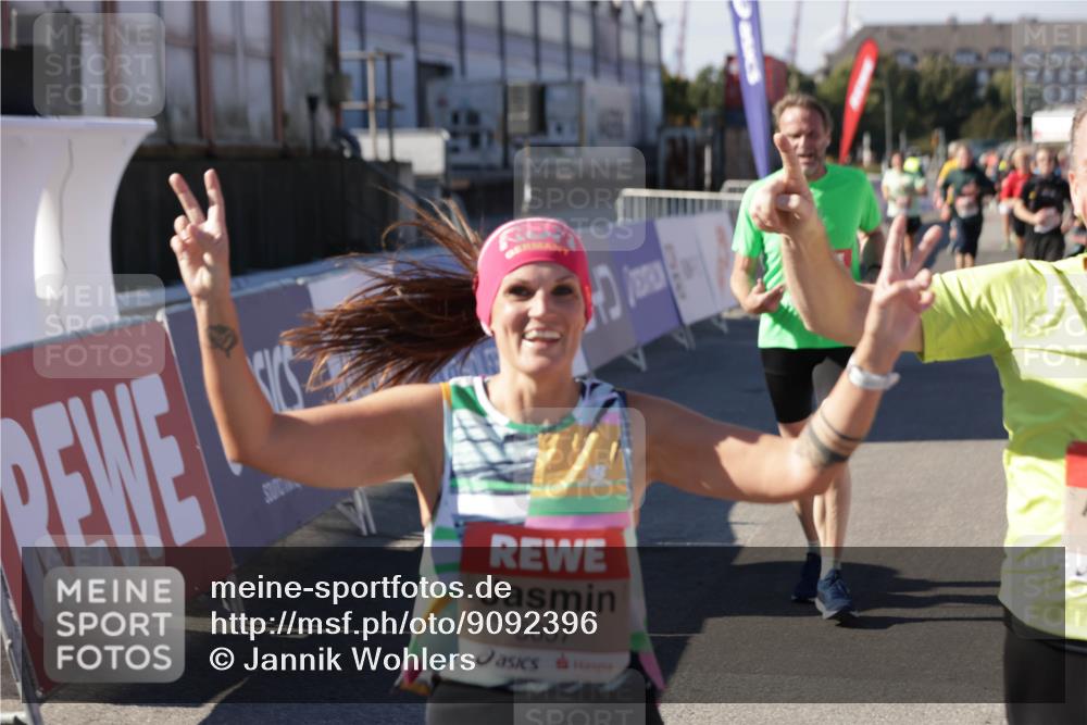 03.10.2025 - Köhlbrandbrückenlauf Jannik Wohlers http://msf.ph/oto/9092396 03.10.2025 13:19:59 Ziel 4376, 4433, 4539, 4721, 5037, 5059, 5175, 5656, 5657, 5658, 5704, 5841, 6068, 6414, 6567, 6568, 6649, 6663 meine-sportfotos.de