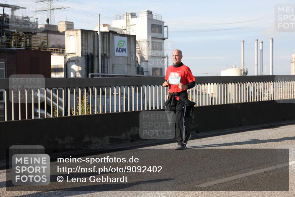 03.10.2025 - Köhlbrandbrückenlauf Lena Gebhardt http://msf.ph/oto/9092402 03.10.2025 10:08:20 Position 2  meine-sportfotos.de