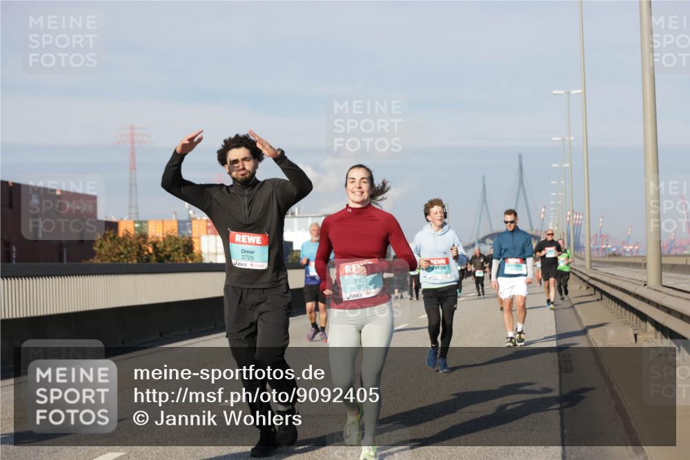 03.10.2025 - Köhlbrandbrückenlauf Jannik Wohlers http://msf.ph/oto/9092405 03.10.2025 10:00:01 Position 3 3725, 3816 meine-sportfotos.de