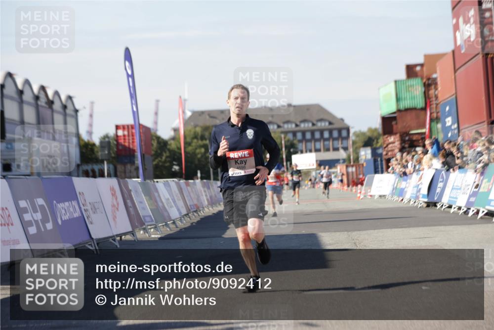 03.10.2025 - Köhlbrandbrückenlauf Jannik Wohlers http://msf.ph/oto/9092412 03.10.2025 12:54:16 Ziel 4598 meine-sportfotos.de