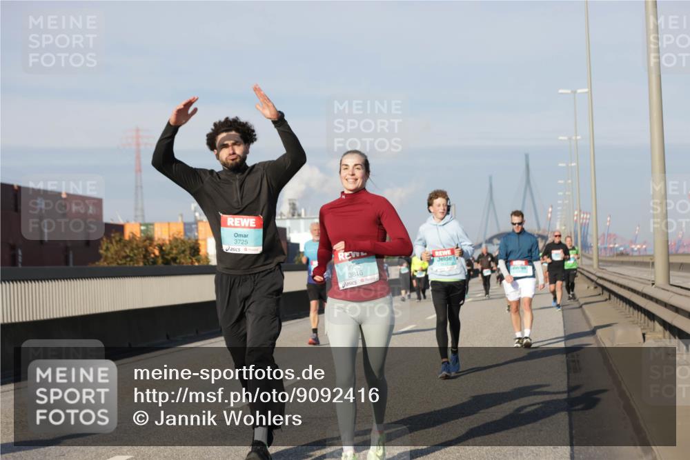 03.10.2025 - Köhlbrandbrückenlauf Jannik Wohlers http://msf.ph/oto/9092416 03.10.2025 10:00:01 Position 3 3725, 3816 meine-sportfotos.de