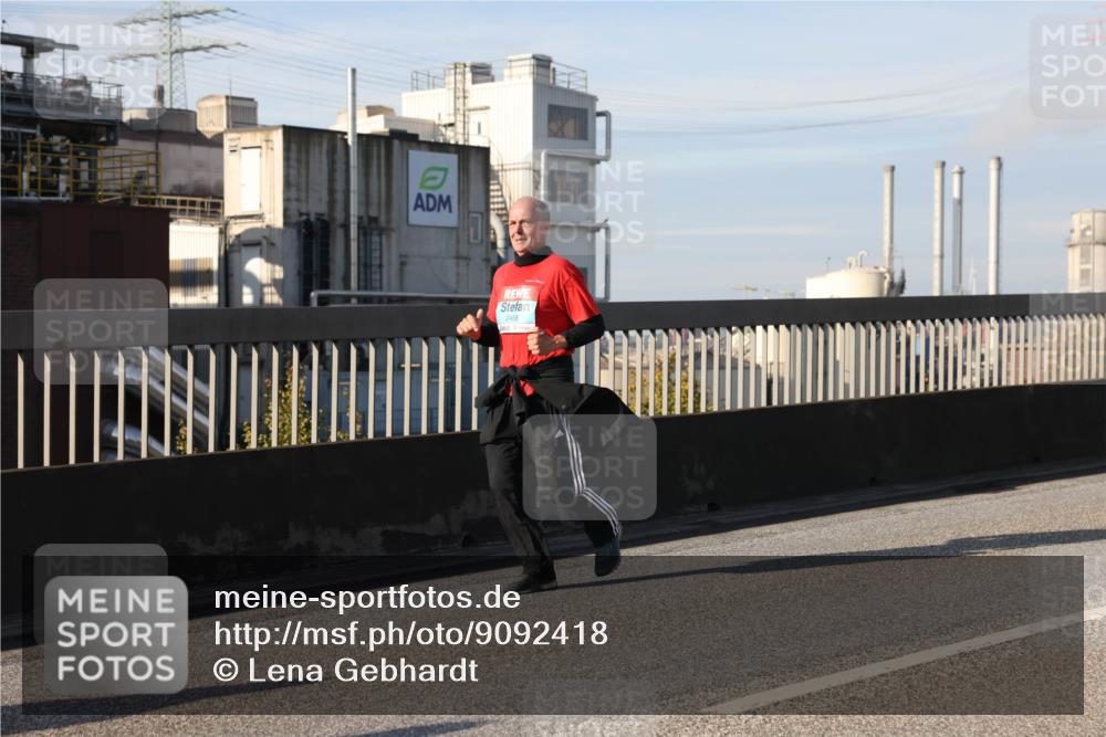 03.10.2025 - Köhlbrandbrückenlauf Lena Gebhardt http://msf.ph/oto/9092418 03.10.2025 10:08:20 Position 2 2468 meine-sportfotos.de