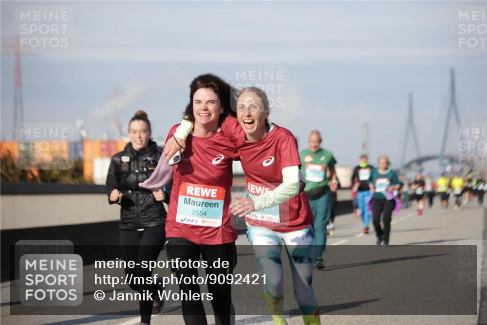 03.10.2025 - Köhlbrandbrückenlauf Jannik Wohlers http://msf.ph/oto/9092421 03.10.2025 10:11:43 Position 3 2554 meine-sportfotos.de