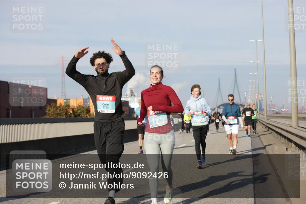 03.10.2025 - Köhlbrandbrückenlauf Jannik Wohlers http://msf.ph/oto/9092426 03.10.2025 10:00:01 Position 3 3725, 3816 meine-sportfotos.de