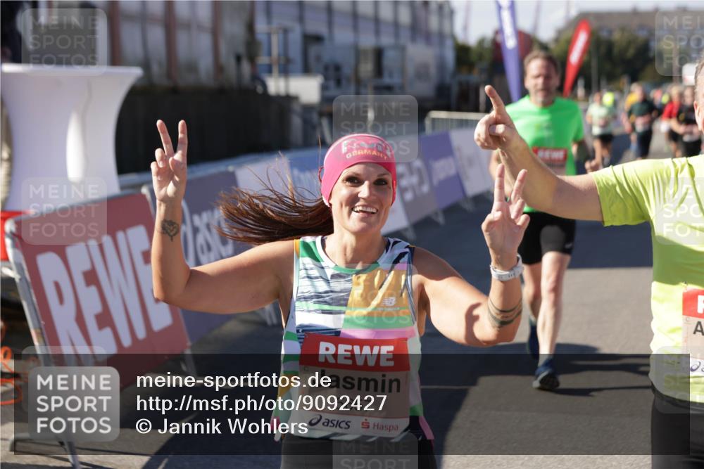 03.10.2025 - Köhlbrandbrückenlauf Jannik Wohlers http://msf.ph/oto/9092427 03.10.2025 13:20:00 Ziel 4376, 4433, 4539, 4721, 5037, 5059, 5175, 5328, 5656, 5657, 5658, 5704, 5841, 6068, 6414, 6567, 6568, 6649, 6663 meine-sportfotos.de