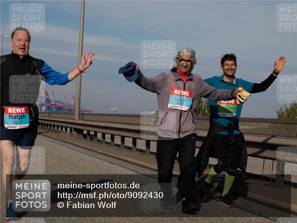 03.10.2025 - Köhlbrandbrückenlauf Fabian Wolf http://msf.ph/oto/9092430 03.10.2025 10:28:17 Position 3 2611, 3774, 9702 meine-sportfotos.de