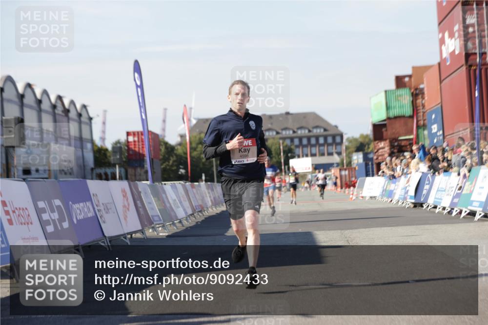 03.10.2025 - Köhlbrandbrückenlauf Jannik Wohlers http://msf.ph/oto/9092433 03.10.2025 12:54:16 Ziel 4598 meine-sportfotos.de