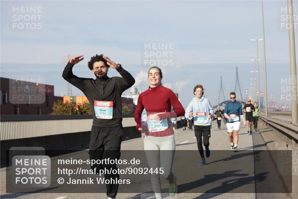 03.10.2025 - Köhlbrandbrückenlauf Jannik Wohlers http://msf.ph/oto/9092445 03.10.2025 10:00:01 Position 3 3725, 3816 meine-sportfotos.de