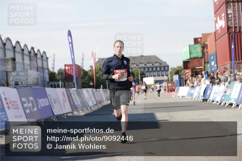 03.10.2025 - Köhlbrandbrückenlauf Jannik Wohlers http://msf.ph/oto/9092446 03.10.2025 12:54:16 Ziel 4598 meine-sportfotos.de