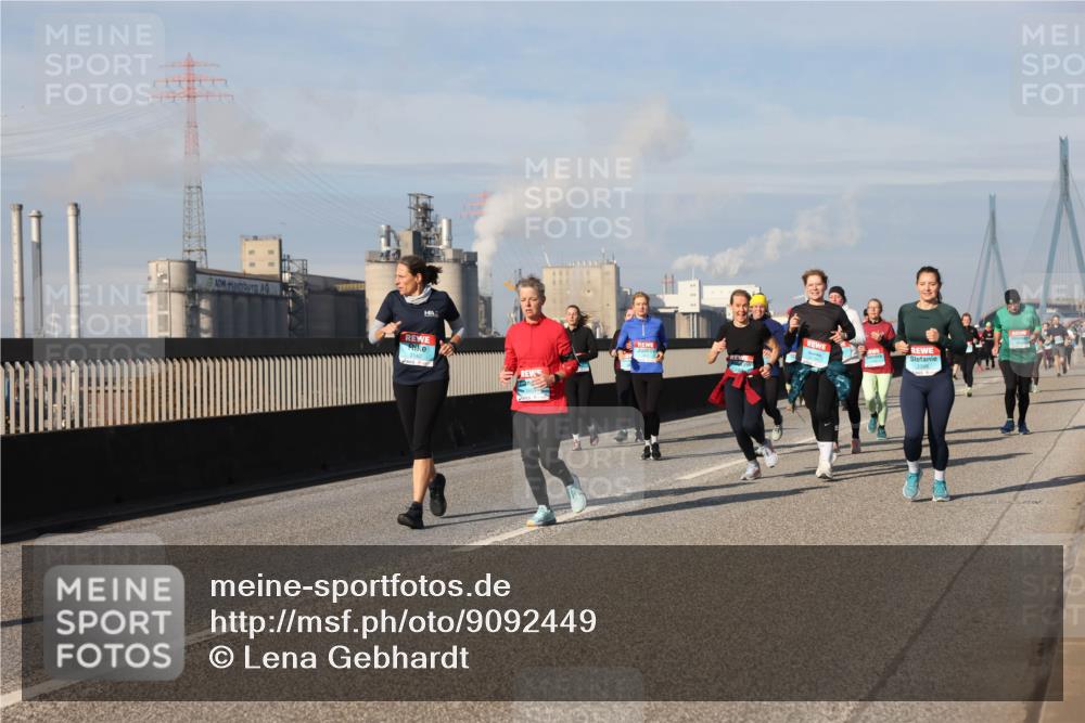 03.10.2025 - Köhlbrandbrückenlauf Lena Gebhardt http://msf.ph/oto/9092449 03.10.2025 10:08:21 Position 2 2388, 1 meine-sportfotos.de