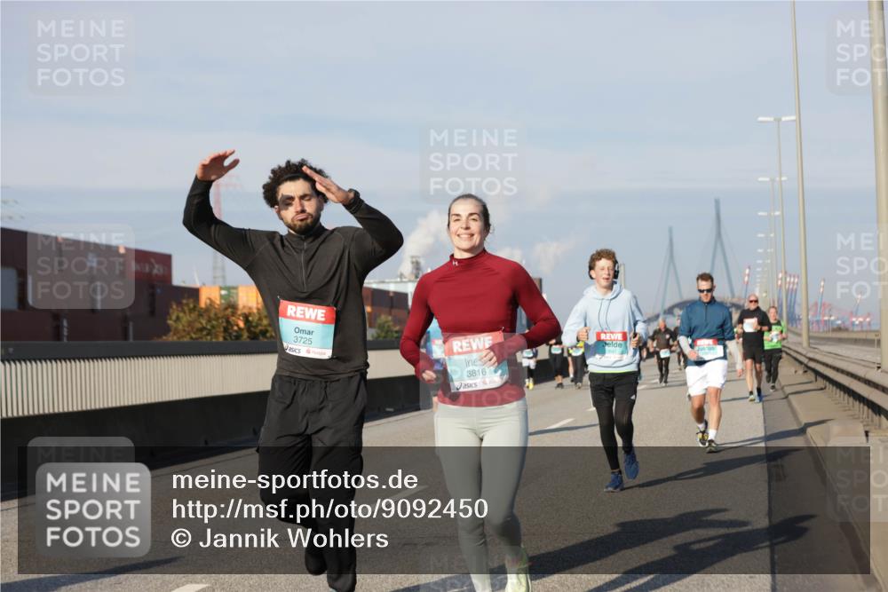 03.10.2025 - Köhlbrandbrückenlauf Jannik Wohlers http://msf.ph/oto/9092450 03.10.2025 10:00:01 Position 3 3725, 3816 meine-sportfotos.de