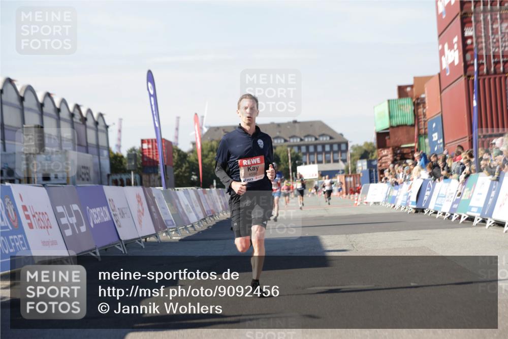 03.10.2025 - Köhlbrandbrückenlauf Jannik Wohlers http://msf.ph/oto/9092456 03.10.2025 12:54:16 Ziel 4598 meine-sportfotos.de