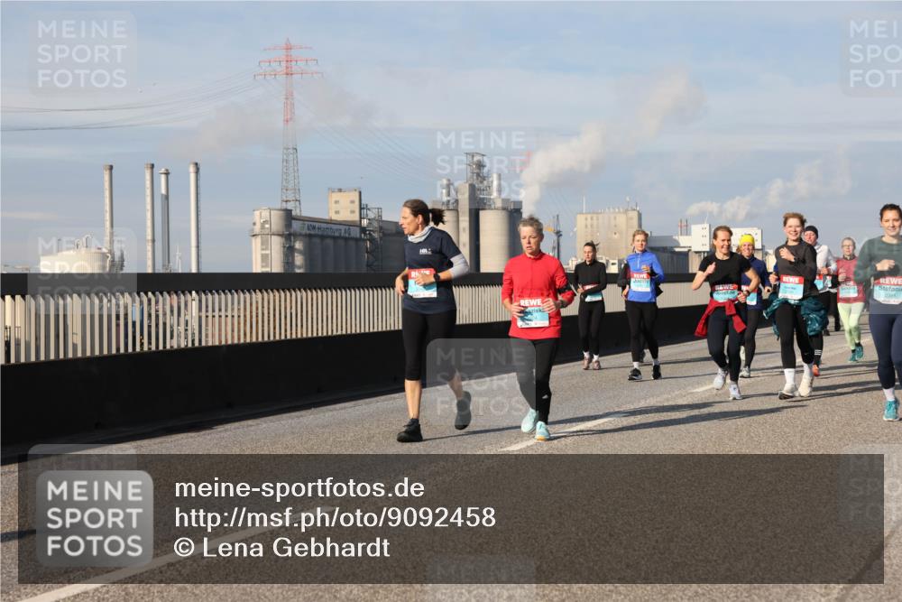 03.10.2025 - Köhlbrandbrückenlauf Lena Gebhardt http://msf.ph/oto/9092458 03.10.2025 10:08:21 Position 2 2388 meine-sportfotos.de