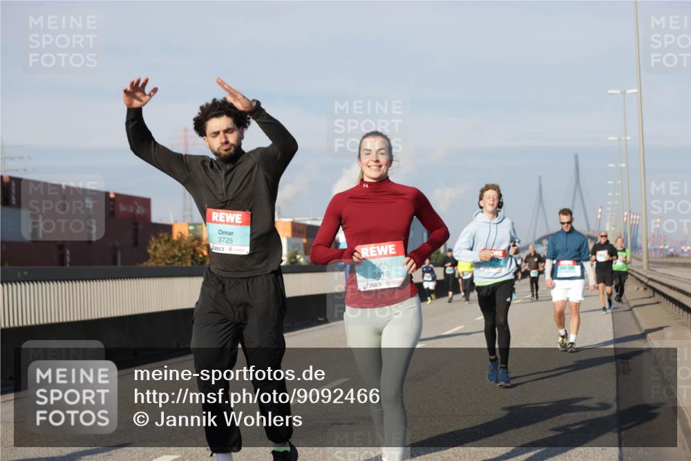 03.10.2025 - Köhlbrandbrückenlauf Jannik Wohlers http://msf.ph/oto/9092466 03.10.2025 10:00:01 Position 3 3725, 3816 meine-sportfotos.de