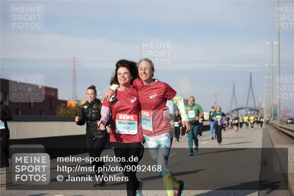 03.10.2025 - Köhlbrandbrückenlauf Jannik Wohlers http://msf.ph/oto/9092468 03.10.2025 10:11:43 Position 3 2554, 2533 meine-sportfotos.de