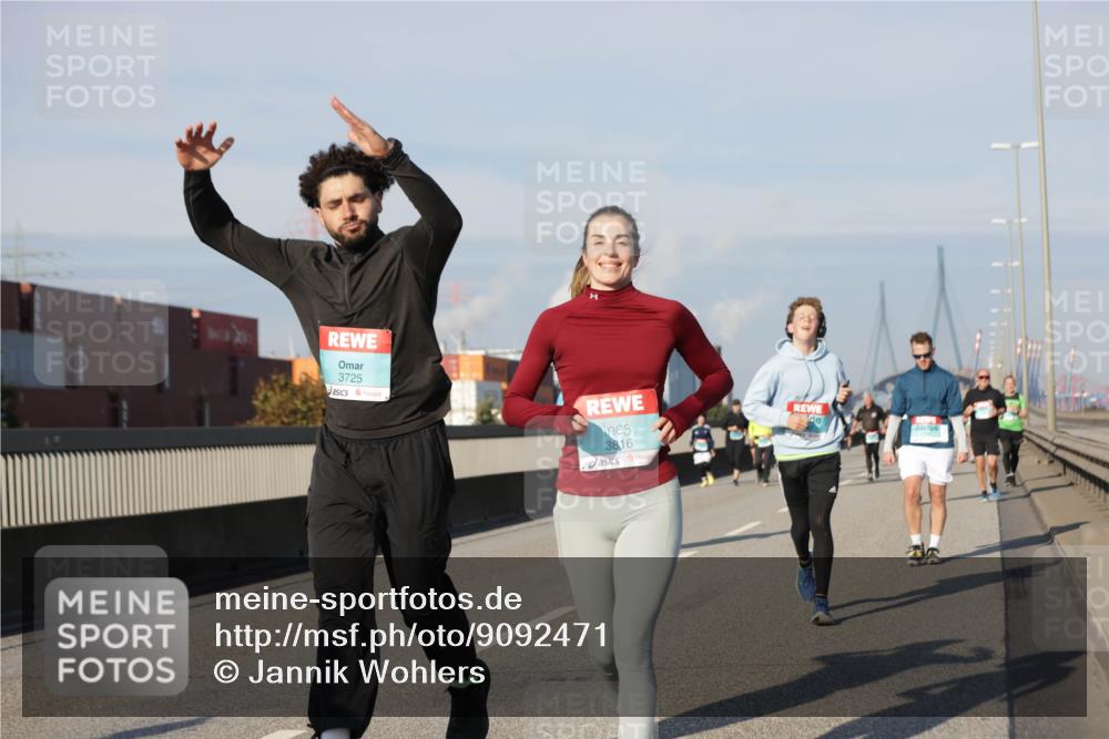 03.10.2025 - Köhlbrandbrückenlauf Jannik Wohlers http://msf.ph/oto/9092471 03.10.2025 10:00:01 Position 3 3725, 3816 meine-sportfotos.de