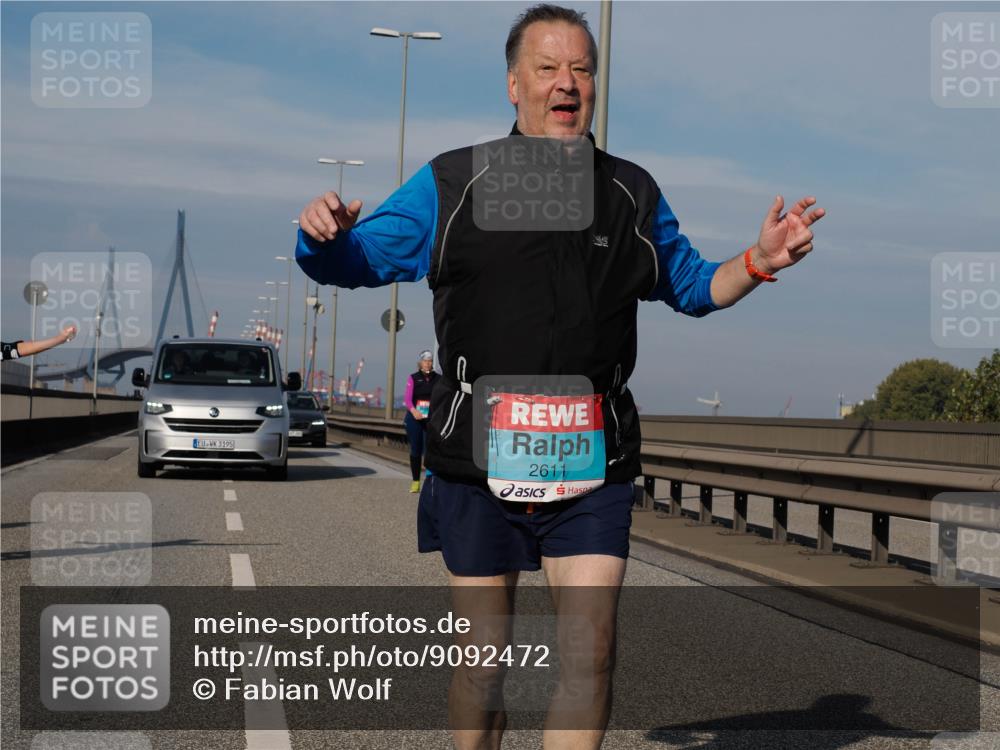 03.10.2025 - Köhlbrandbrückenlauf Fabian Wolf http://msf.ph/oto/9092472 03.10.2025 10:28:18 Position 3 3195, 2611 meine-sportfotos.de