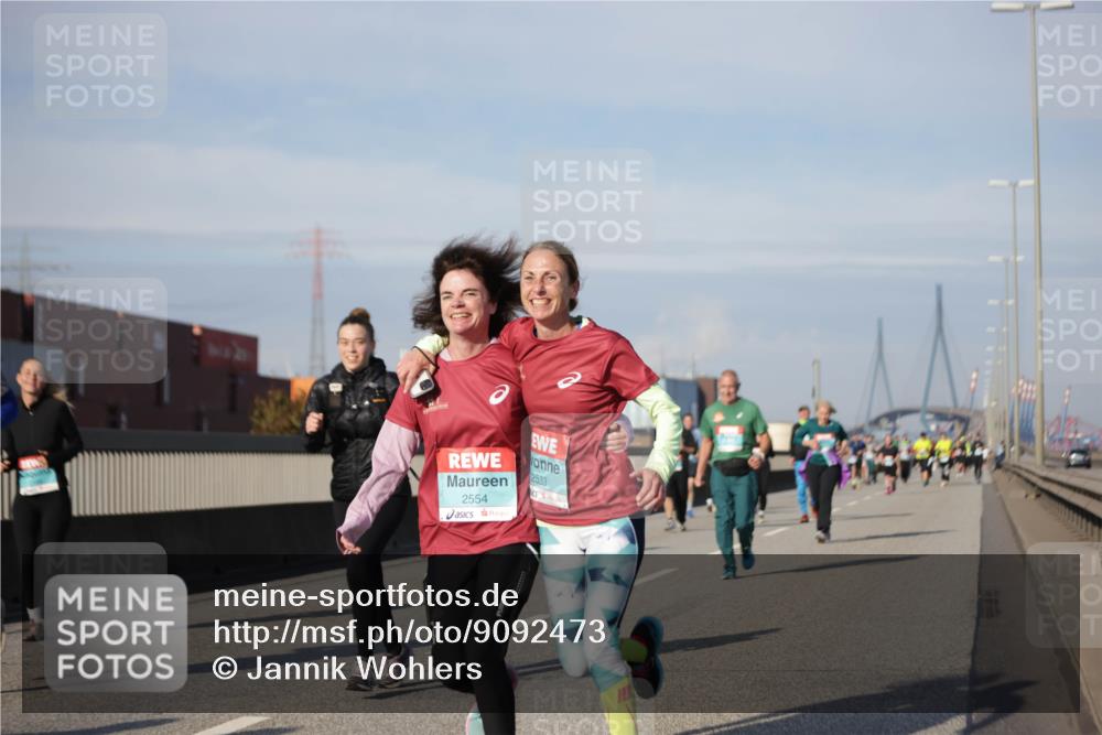 03.10.2025 - Köhlbrandbrückenlauf Jannik Wohlers http://msf.ph/oto/9092473 03.10.2025 10:11:43 Position 3 2554, 2533 meine-sportfotos.de