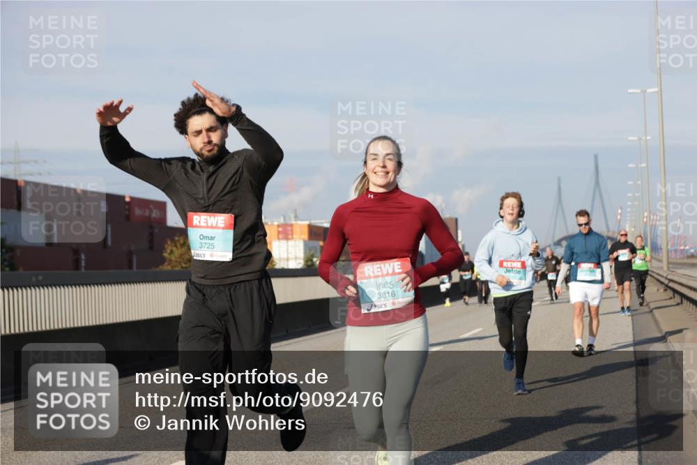 03.10.2025 - Köhlbrandbrückenlauf Jannik Wohlers http://msf.ph/oto/9092476 03.10.2025 10:00:01 Position 3 3725, 3816 meine-sportfotos.de