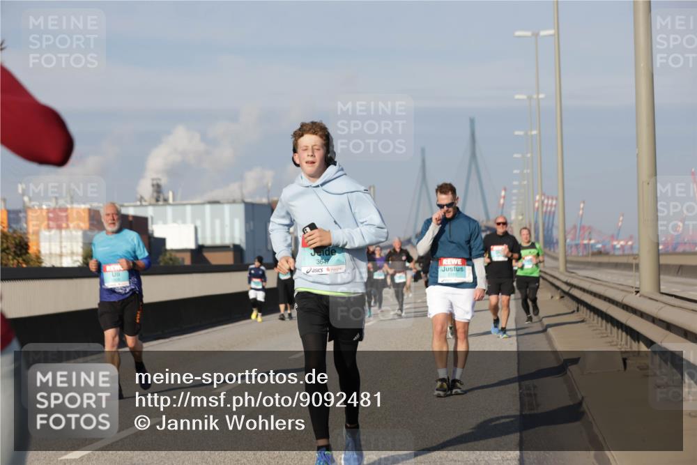 03.10.2025 - Köhlbrandbrückenlauf Jannik Wohlers http://msf.ph/oto/9092481 03.10.2025 10:00:02 Position 3 3647, 3180 meine-sportfotos.de
