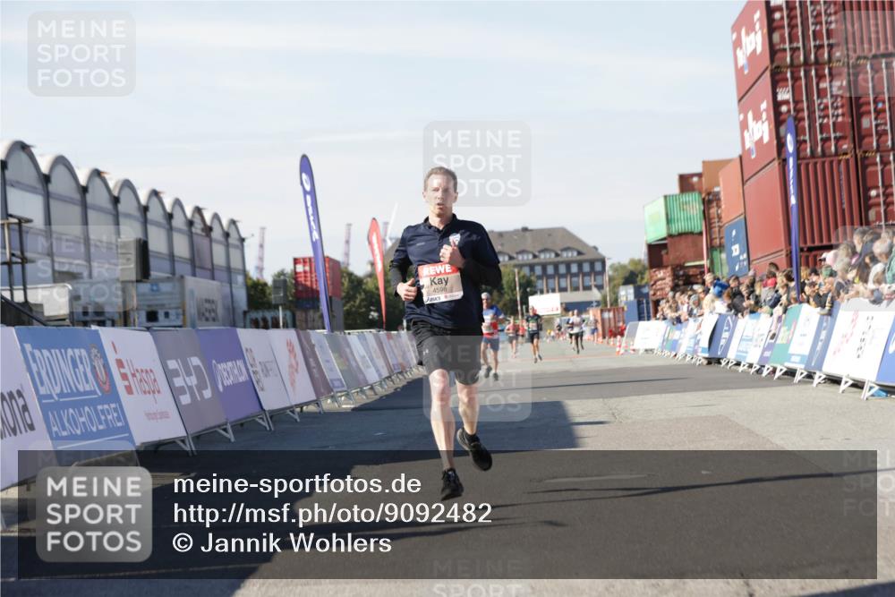 03.10.2025 - Köhlbrandbrückenlauf Jannik Wohlers http://msf.ph/oto/9092482 03.10.2025 12:54:17 Ziel 4598 meine-sportfotos.de
