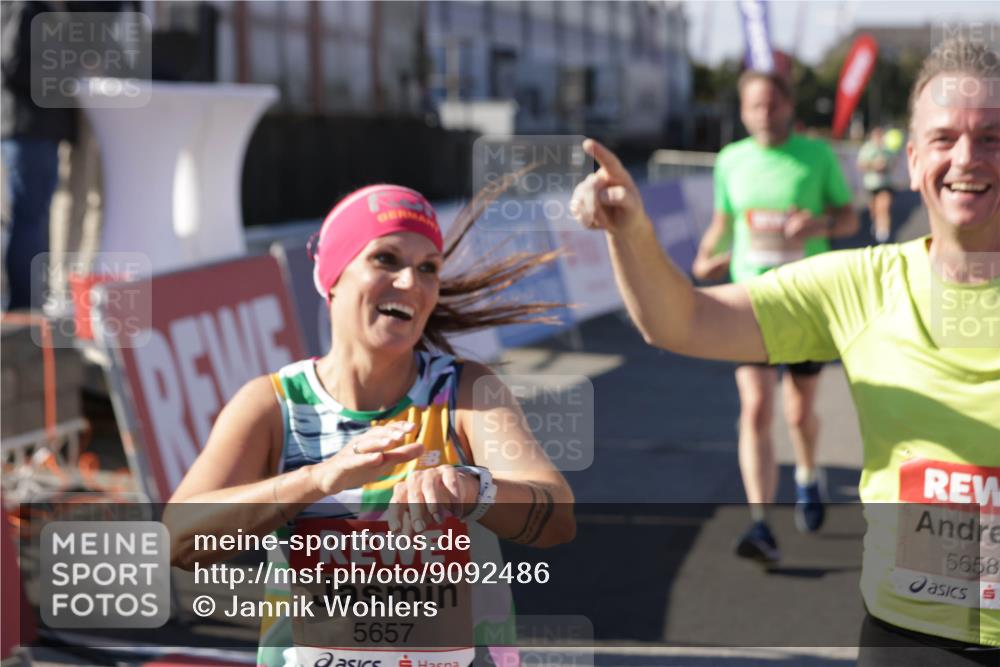 03.10.2025 - Köhlbrandbrückenlauf Jannik Wohlers http://msf.ph/oto/9092486 03.10.2025 13:20:00 Ziel 4376, 4433, 4539, 4721, 5037, 5059, 5175, 5328, 5656, 5657, 5658, 5704, 5841, 6068, 6414, 6567, 6568, 6649, 6663 meine-sportfotos.de