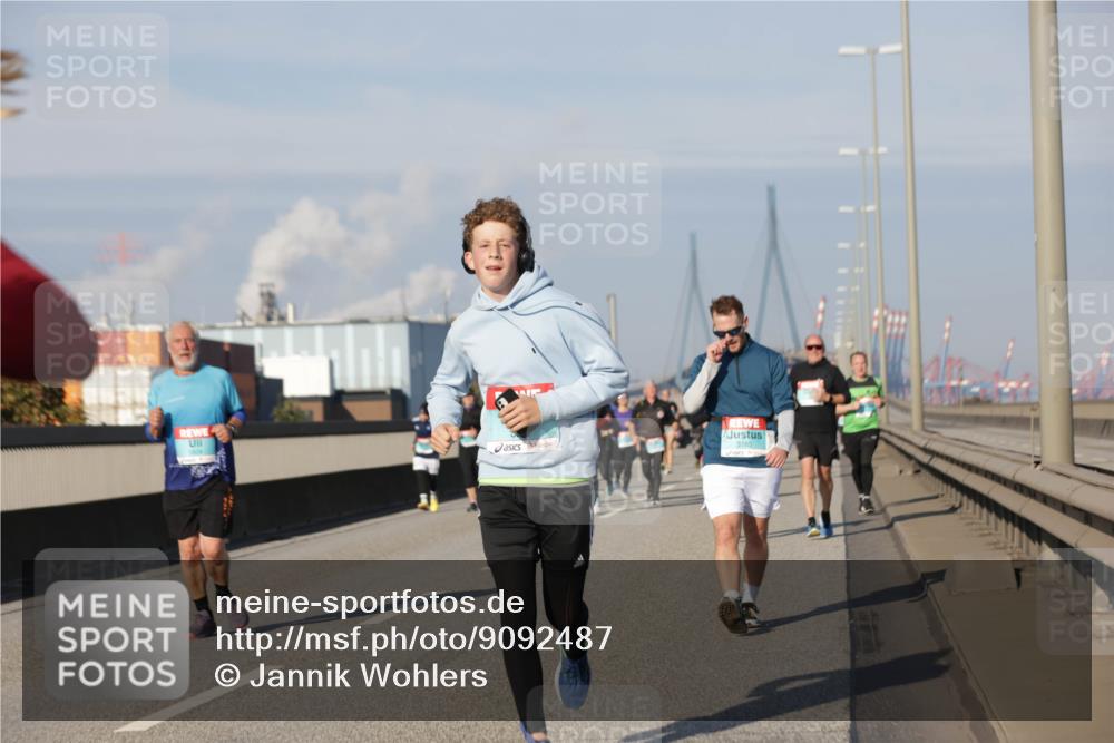 03.10.2025 - Köhlbrandbrückenlauf Jannik Wohlers http://msf.ph/oto/9092487 03.10.2025 10:00:02 Position 3 3180 meine-sportfotos.de