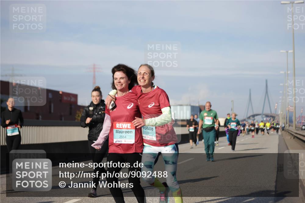 03.10.2025 - Köhlbrandbrückenlauf Jannik Wohlers http://msf.ph/oto/9092488 03.10.2025 10:11:43 Position 3 2554, 2533 meine-sportfotos.de