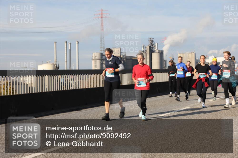 03.10.2025 - Köhlbrandbrückenlauf Lena Gebhardt http://msf.ph/oto/9092492 03.10.2025 10:08:22 Position 2  meine-sportfotos.de