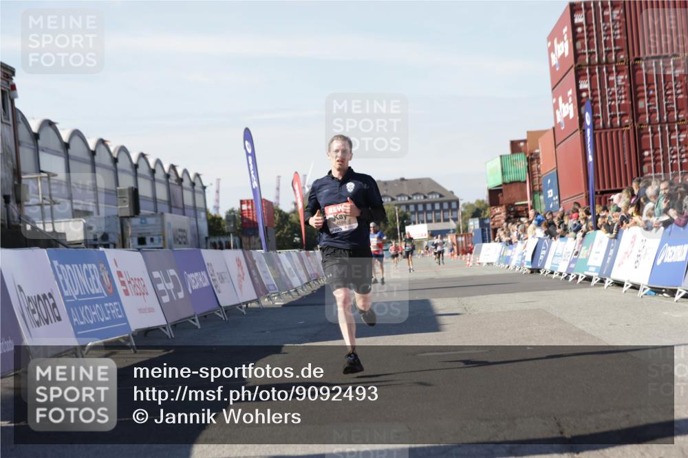 03.10.2025 - Köhlbrandbrückenlauf Jannik Wohlers http://msf.ph/oto/9092493 03.10.2025 12:54:17 Ziel 4598 meine-sportfotos.de