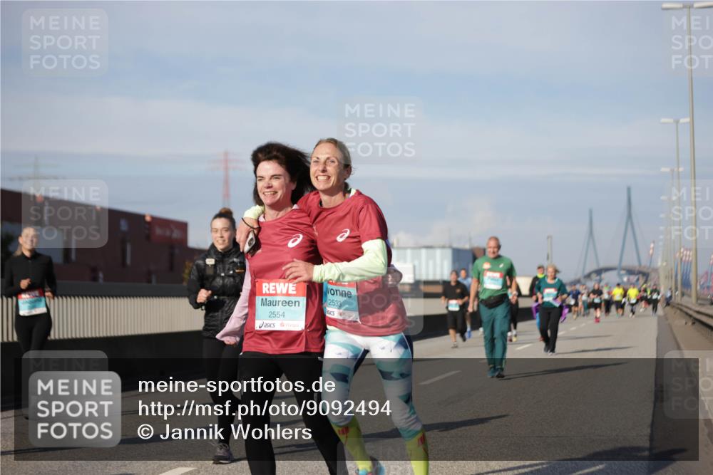 03.10.2025 - Köhlbrandbrückenlauf Jannik Wohlers http://msf.ph/oto/9092494 03.10.2025 10:11:43 Position 3 2554, 2533 meine-sportfotos.de