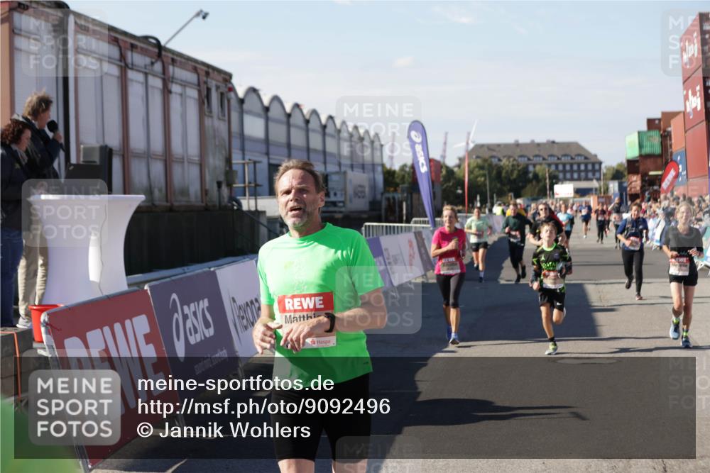 03.10.2025 - Köhlbrandbrückenlauf Jannik Wohlers http://msf.ph/oto/9092496 03.10.2025 13:20:01 Ziel 4433, 4721, 5037, 5175, 5328, 5656, 5657, 5658, 5841, 6068, 6414, 6567, 6568, 6649, 6663 meine-sportfotos.de