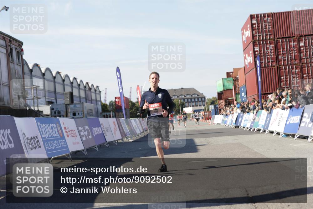 03.10.2025 - Köhlbrandbrückenlauf Jannik Wohlers http://msf.ph/oto/9092502 03.10.2025 12:54:17 Ziel 4598 meine-sportfotos.de