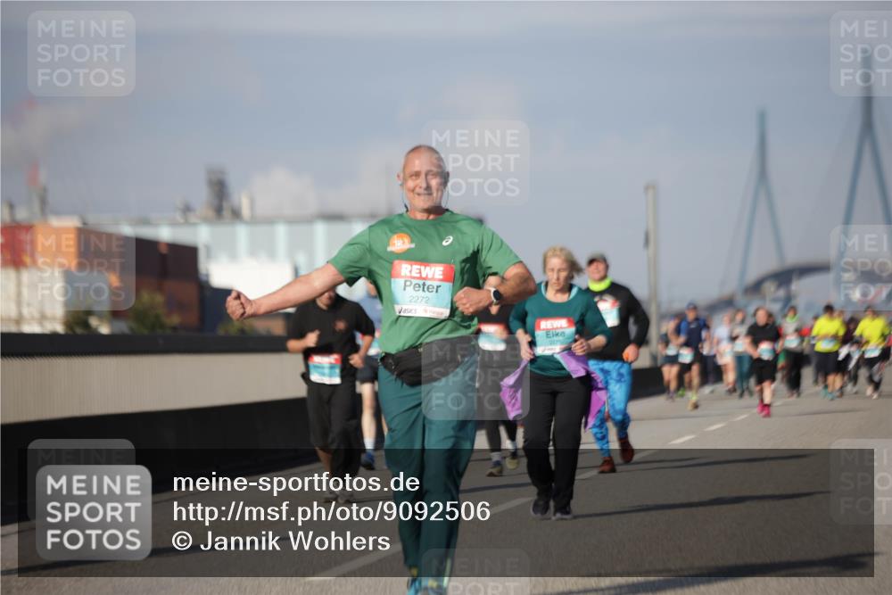 03.10.2025 - Köhlbrandbrückenlauf Jannik Wohlers http://msf.ph/oto/9092506 03.10.2025 10:11:45 Position 3 2272, 2175 meine-sportfotos.de